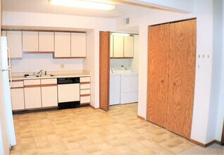 408 Peterson St in Iowa City, IA - Building Photo - Building Photo