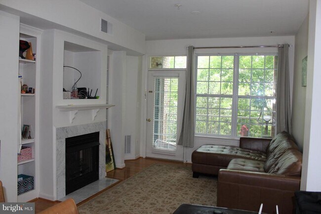 property at 2663 Manhattan Pl