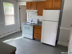 304 Buckingham St in Watertown, CT - Building Photo - Building Photo