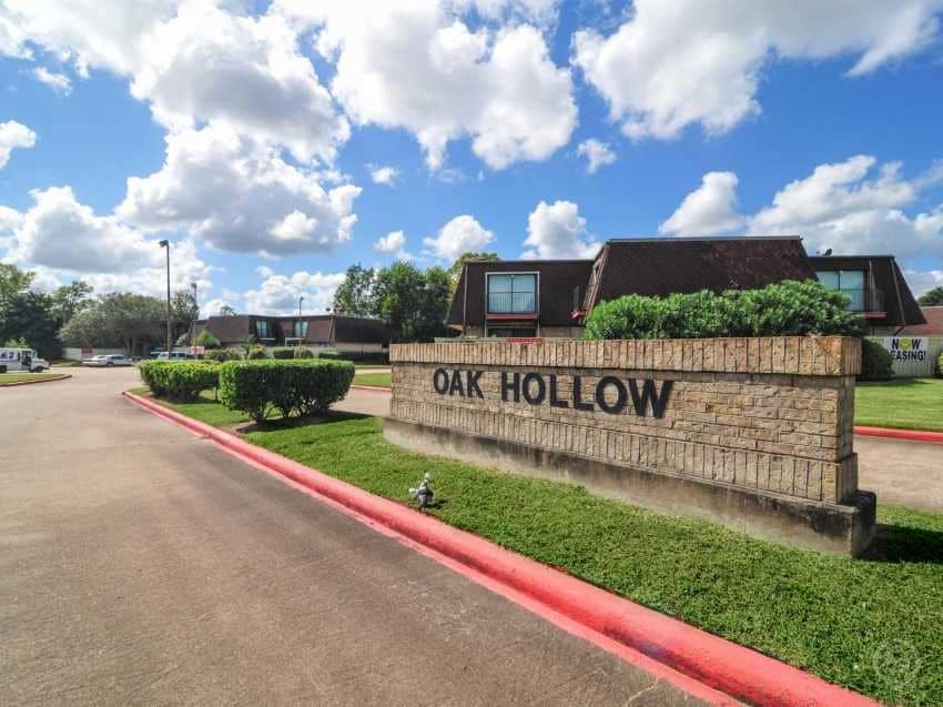 Oak Hollow in Alvin, TX - Foto de edificio