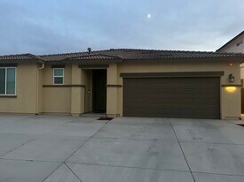 2067 Greenbriar Dr in Los Banos, CA - Building Photo