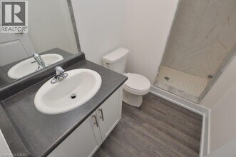 261 Skinner Rd in Waterdown, ON - Building Photo - Building Photo