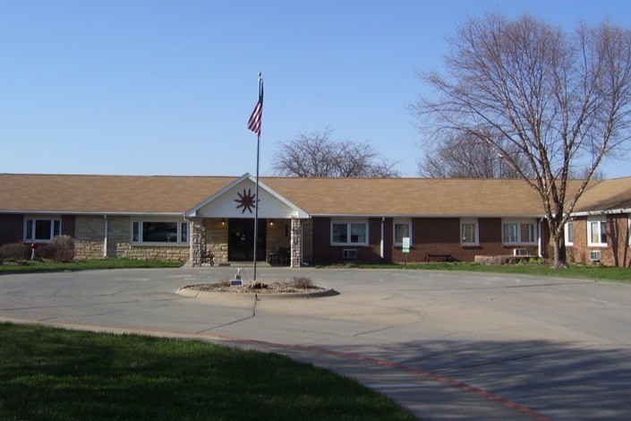 East View Apartments in Falls City, NE - Building Photo