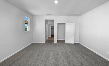 8416 Tapies Way in Elk Grove, CA - Building Photo - Building Photo