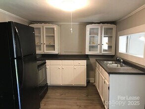 213 W King St in Kings Mountain, NC - Foto de edificio - Building Photo