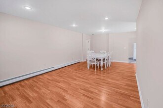 77 Swartswood Rd in Newton, NJ - Foto de edificio - Building Photo