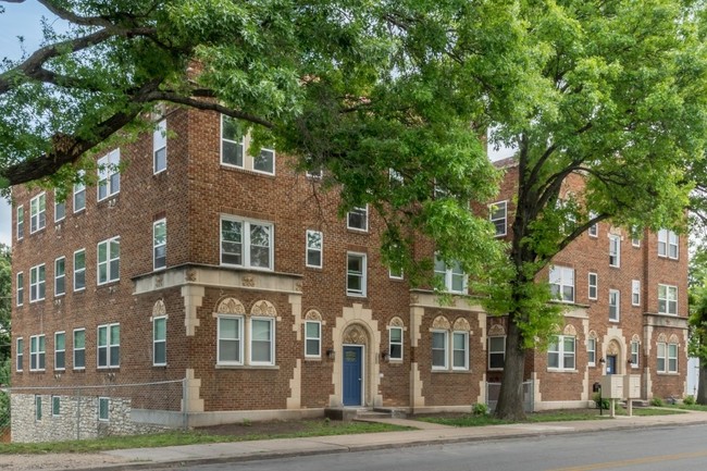 18th Street Plaza Apartments in Kansas City, KS - Building Photo - Building Photo