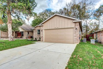4926 Pleasure Lake Dr in Willis, TX - Building Photo - Building Photo