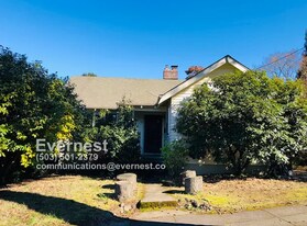 22 NE 69th Ave in Portland, OR - Building Photo