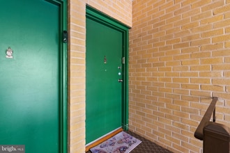 10228 Rockville Pike in North Bethesda, MD - Building Photo - Building Photo