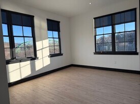 41 Larry Holmes Dr in Easton, PA - Building Photo