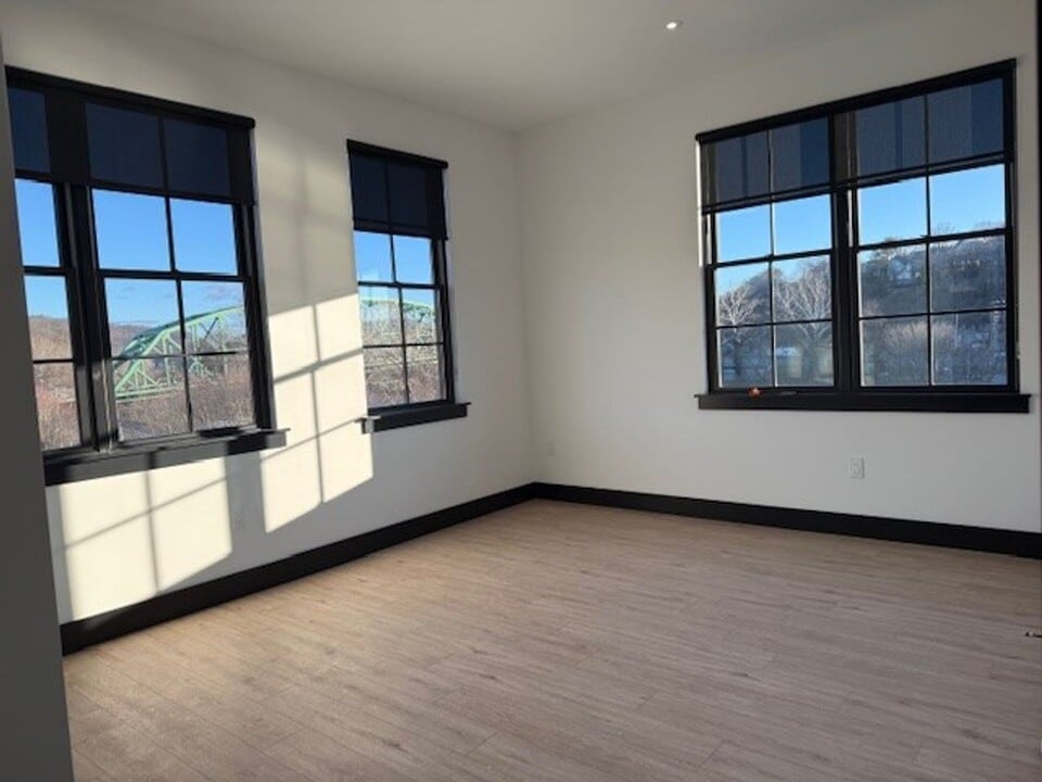 41 Larry Holmes Dr in Easton, PA - Building Photo