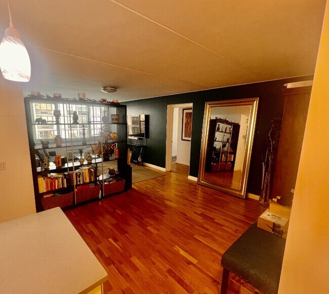 2 S End Ave in New York, NY - Building Photo - Building Photo