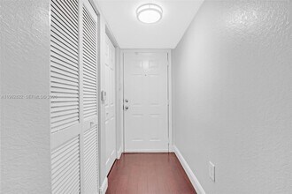 2586 Centergate Dr in Miramar, FL - Building Photo - Building Photo