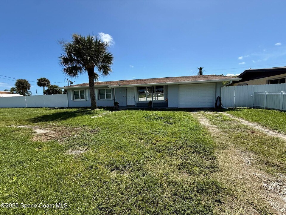 2394 Shenandoah Rd in Palm Bay, FL - Building Photo
