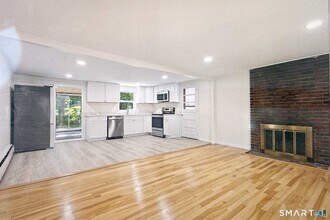 303 Bunker Hill Ave in Waterbury, CT - Building Photo - Building Photo