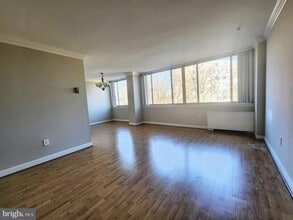 5565 Columbia Pike, Unit 712 in Arlington, VA - Foto de edificio - Building Photo