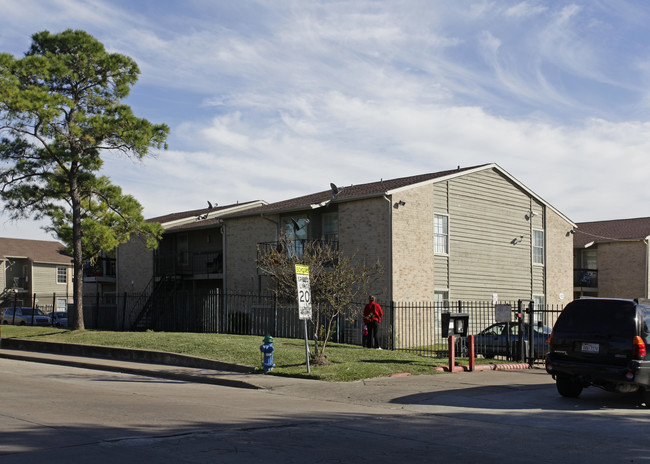 Bristol Court Apartments in Houston, TX - Foto de edificio - Building Photo