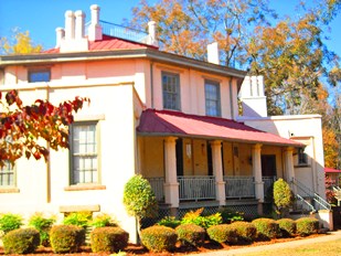 Octagon House Apartments in Laurens, SC - Building Photo