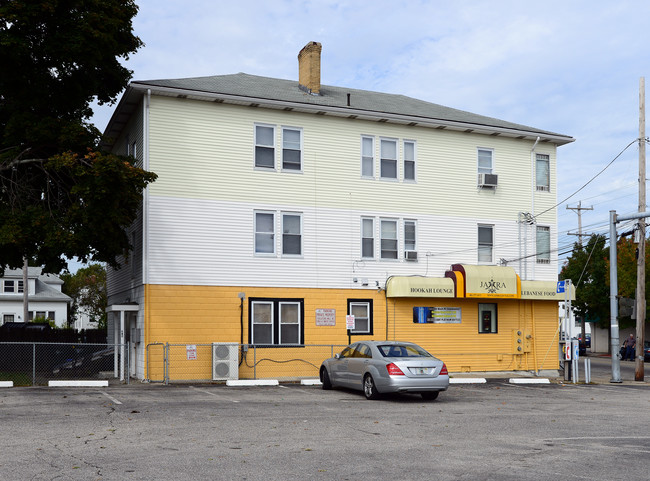 682 Admiral St in Providence, RI - Foto de edificio - Building Photo