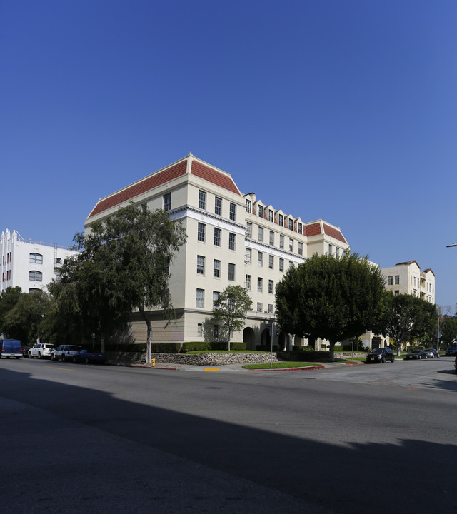 Chateau Chaumont Apartments in Los Angeles, CA - Building Photo