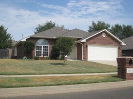 1421 Teakwood Dr in Norman, OK - Building Photo