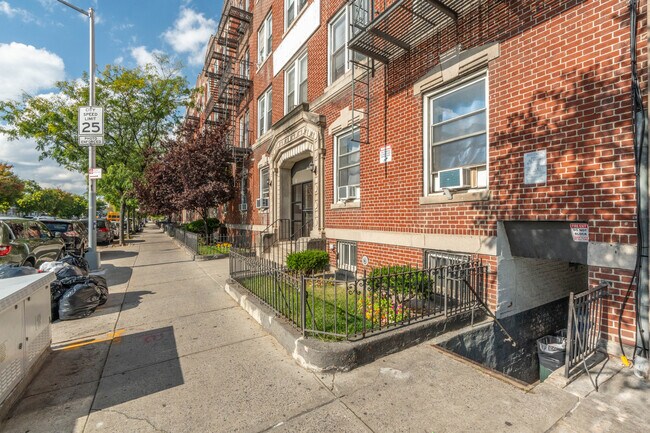 1941-1967 65th St in Brooklyn, NY - Foto de edificio - Building Photo