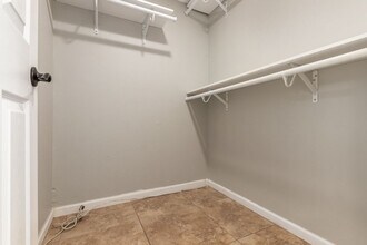 850 S River Dr in Tempe, AZ - Foto de edificio - Building Photo