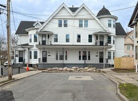 1015 White Pl in Utica, NY - Building Photo