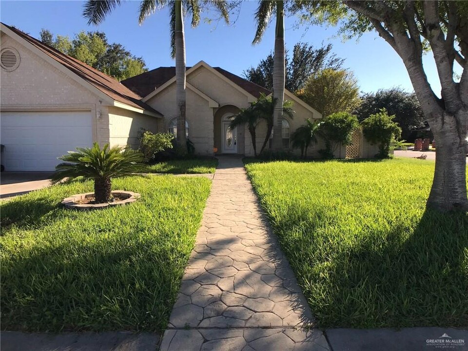 1918 Fawn Cir in Edinburg, TX - Foto de edificio