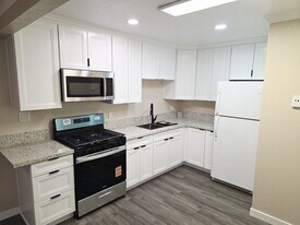 5917 Streamview Dr, Unit Apt 2 in San Diego, CA - Building Photo