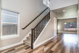 3005 NE Marea Dr in Bend, OR - Foto de edificio - Building Photo
