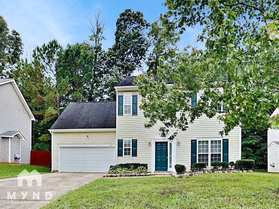 6027 Briggs Dr in Charlotte, NC - Building Photo