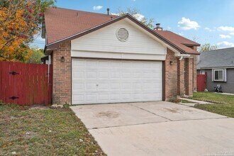 6222 Candleview Ct in San Antonio, TX - Building Photo - Building Photo