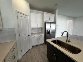 1121 Sable Gln Dr in St. Cloud, FL - Building Photo - Building Photo