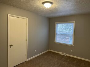 1186 Merewood Dr in Lexington, KY - Building Photo - Building Photo