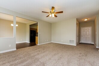 9692 Stonewall Ln in Avon, IN - Foto de edificio - Building Photo