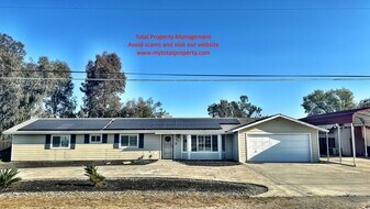 10480-9 1/2 9 1/2 Ave in Hanford, CA - Building Photo