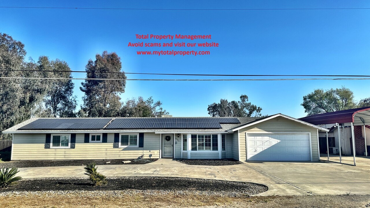 10480-9 1/2 9 1/2 Ave in Hanford, CA - Building Photo