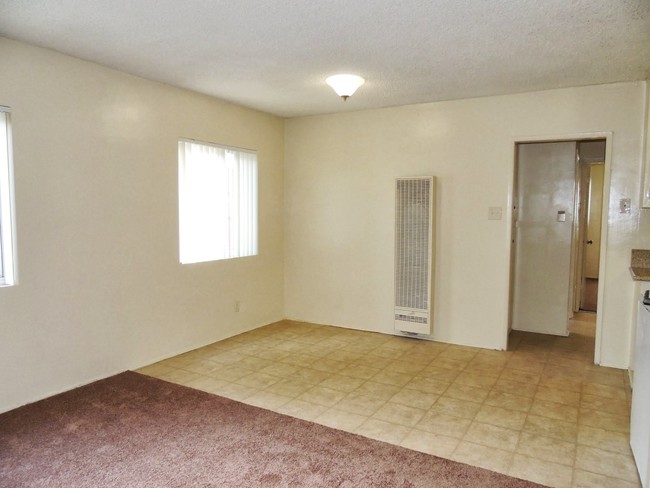 1535 Hellman Ave in Long Beach, CA - Building Photo - Building Photo