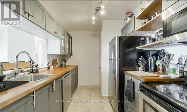 4205 Shipp Dr in Mississauga, ON - Building Photo - Building Photo