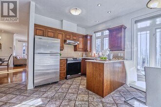 2 Waterford Way in Ottawa, ON - Building Photo - Building Photo