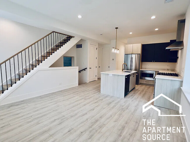 1814 W Thomas St, Unit 2F