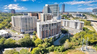 701 Royal Ct in Charlotte, NC - Building Photo