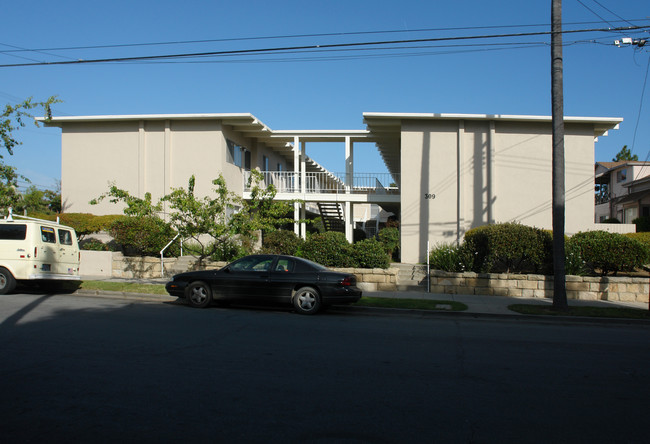 309 W Canon Perdido St in Santa Barbara, CA - Building Photo - Building Photo