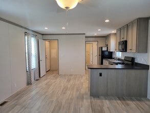 9634 Seaway Dr in Algonac, MI - Building Photo - Building Photo