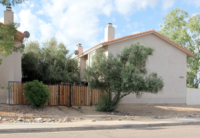 15601 N 30th St in Phoenix, AZ - Foto de edificio - Building Photo