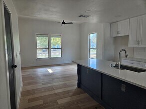 502 Walker St in Smithville, TX - Building Photo - Building Photo