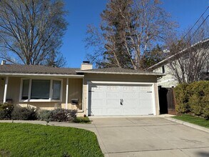 32 Cambridge St in San Carlos, CA - Building Photo - Building Photo