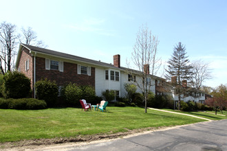 Carriage Hill Apartments in Chagrin Falls, OH - Building Photo - Building Photo